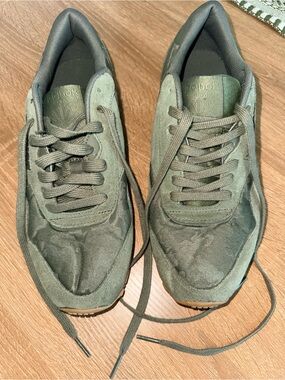 Reebok Men’s Olive Green Classic Sneakers size 7.5